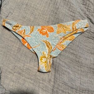 NWOT Roxy Blue Floral Bikini Bottoms